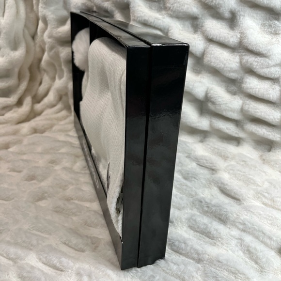 🎉 New Karl Lagerfeld Paris Ivory Crochet Bling Cat Beanie Scarf Gift Set - Picture 4 of 5